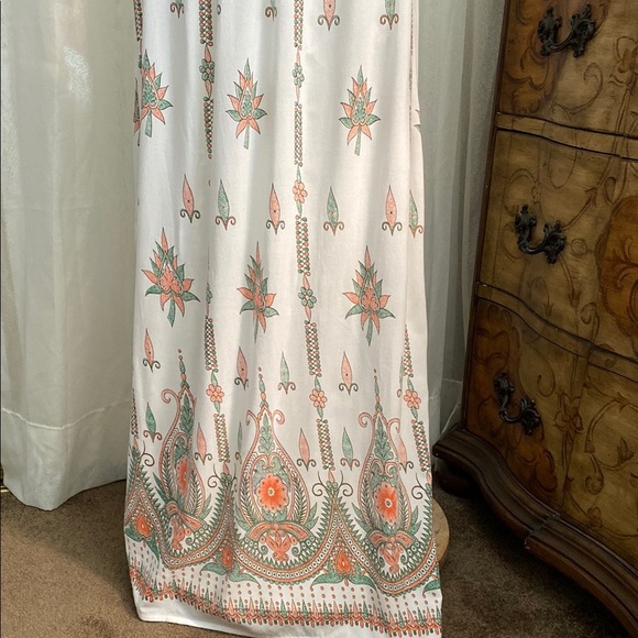 Cream V-Neck Sleeveless Resort Maxi Sundress - Picture 2 of 13